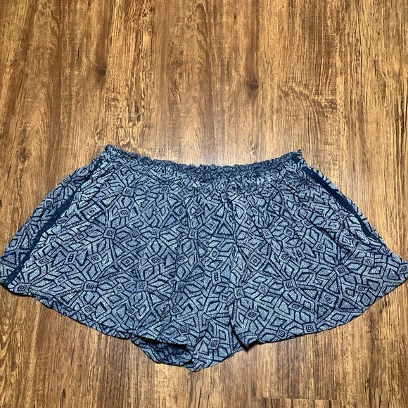 Sun & Shadow Geo Floral Print Shorts Size XL - Picture 2 of 7